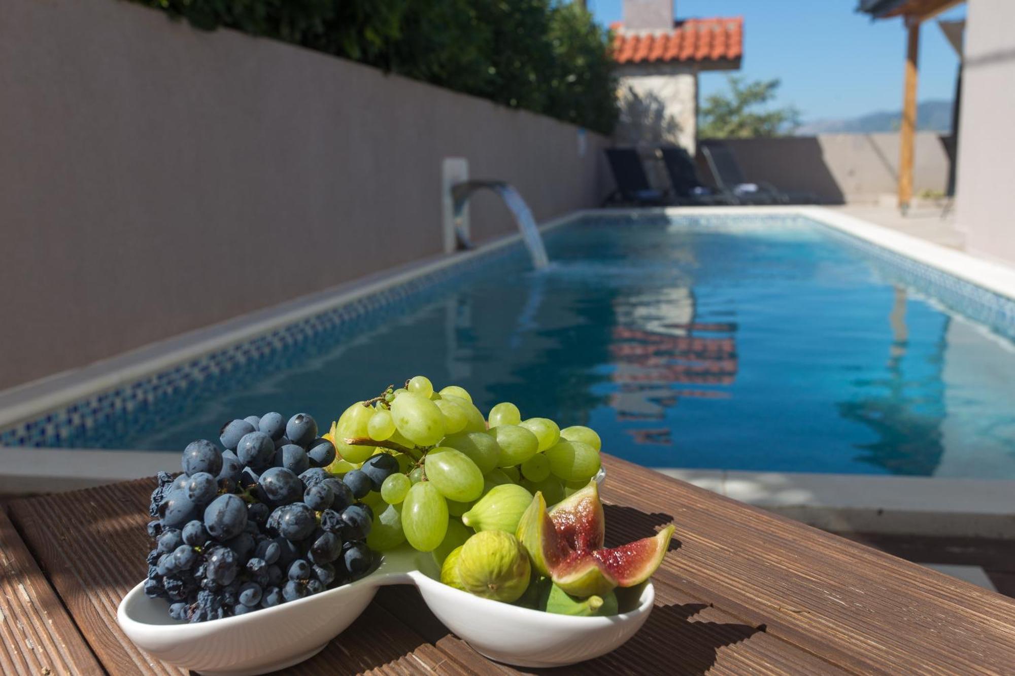 Life - New And Luxury Holiday House Kaštela 外观 照片