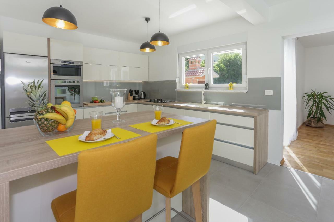 Life - New And Luxury Holiday House Kaštela 外观 照片